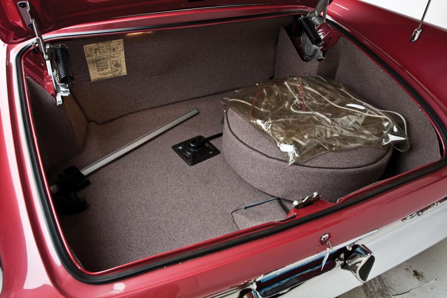  Chrysler 300F Convertible Red 1960 года  (фото 4 из 25)